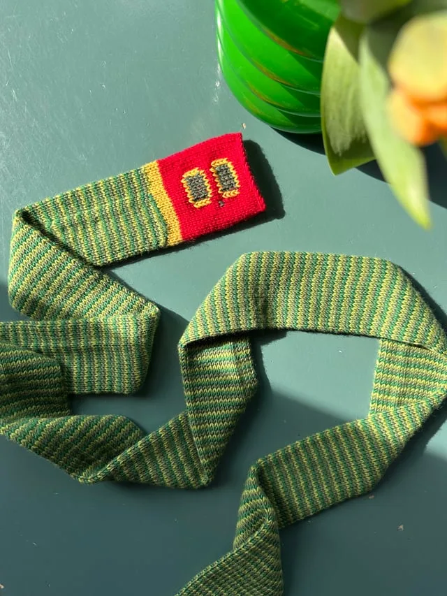 Caterpillar knit scarf