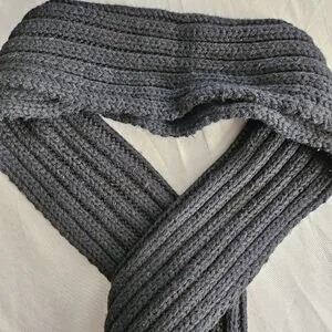 H&M ribbed knit scarf